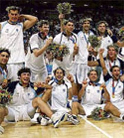 La coronación del plantel conducido por Rubén Magnano, tras vencer a Italia por 84-69; un grupo que dejó de lado las presiones de sus clubes para alcanzar el sueño olímpico