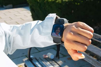 La correa Wristcam promete transformar al reloj de Apple en un dispositivo portátil compacto para registrar fotos, videos y realizar transmisiones en vivo en modo walkie-talkie