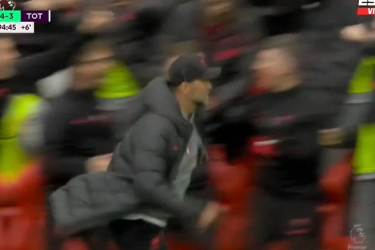 La corrida de Klopp en donde se lesiona por festejar de manera alocada el 4-3 de Liverpool ante Tottenham