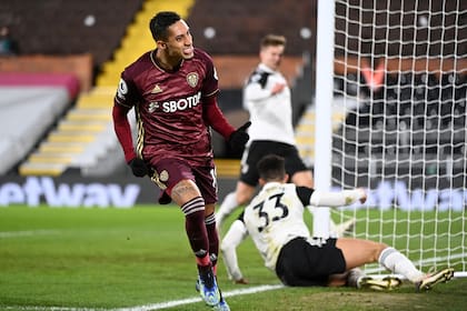 La corrida de Raphinha terminó con una exquisita definición para el 2-1 de Leeds sobre Fulham.