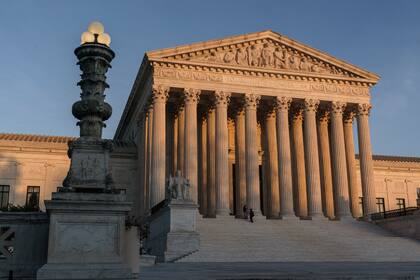 La Corte Suprema al atardecer el 6 de noviembre de 2020, en Washington. (AP Foto/J. Scott Applewhite, archivo)