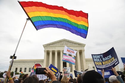 La Corte Suprema de Estados Unidos dictaminó que no pueden ser discriminados en el trabajo las personas por su orientación sexual o identidad de género