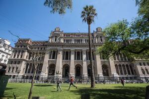 La Corte Suprema, por unanimidad, sostuvo que el decreto que suspendió las clases presenciales violó la autonomía de la Ciudad