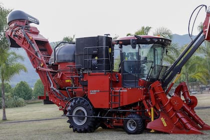 La cosechadora de caña de azúcar