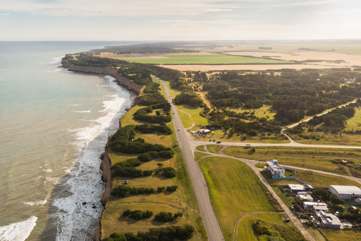 La costa de Chapadmalal, que combina mar, acantilados y paisaje rural, es ahora el foco de nuevos desarrollos inmobiliarios