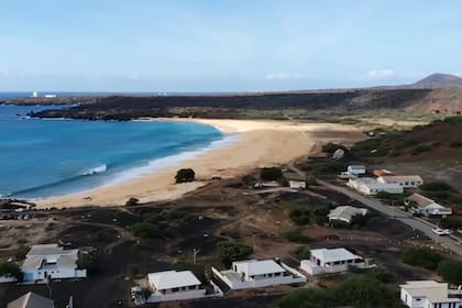 La costa de la Isla de Ascensión, en el Océano Atlántico