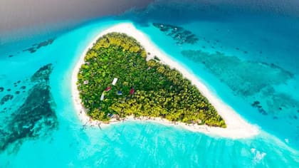 La costa de la isla Mnemba es conocida en el mundo por su belleza.