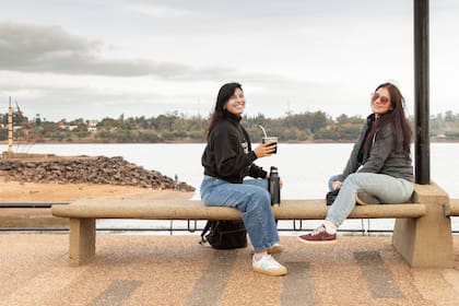 La costanera, un clásico para encontrarse y compartir un mate.