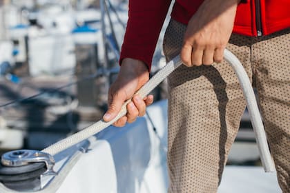 La costumbre de mandar a alguien al carajo provenía del castigo consistente en enviar a un marinero a ese sitio lejano del barco.
