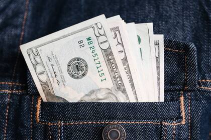 La cotización del dólar blue este lunes 17 de abril