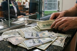 ¿A cuánto cotiza el dólar oficial y el blue este lunes 21 de septiembre?