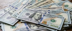 ¿A cuánto cotizan el dólar oficial y el blue este lunes 29 de junio?