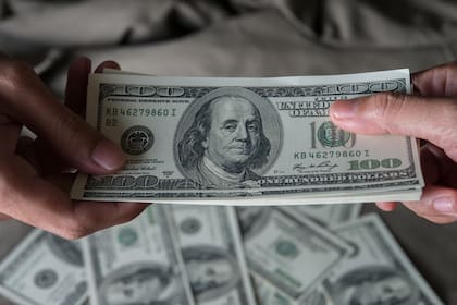 La cotización del dólar oficial y el blue