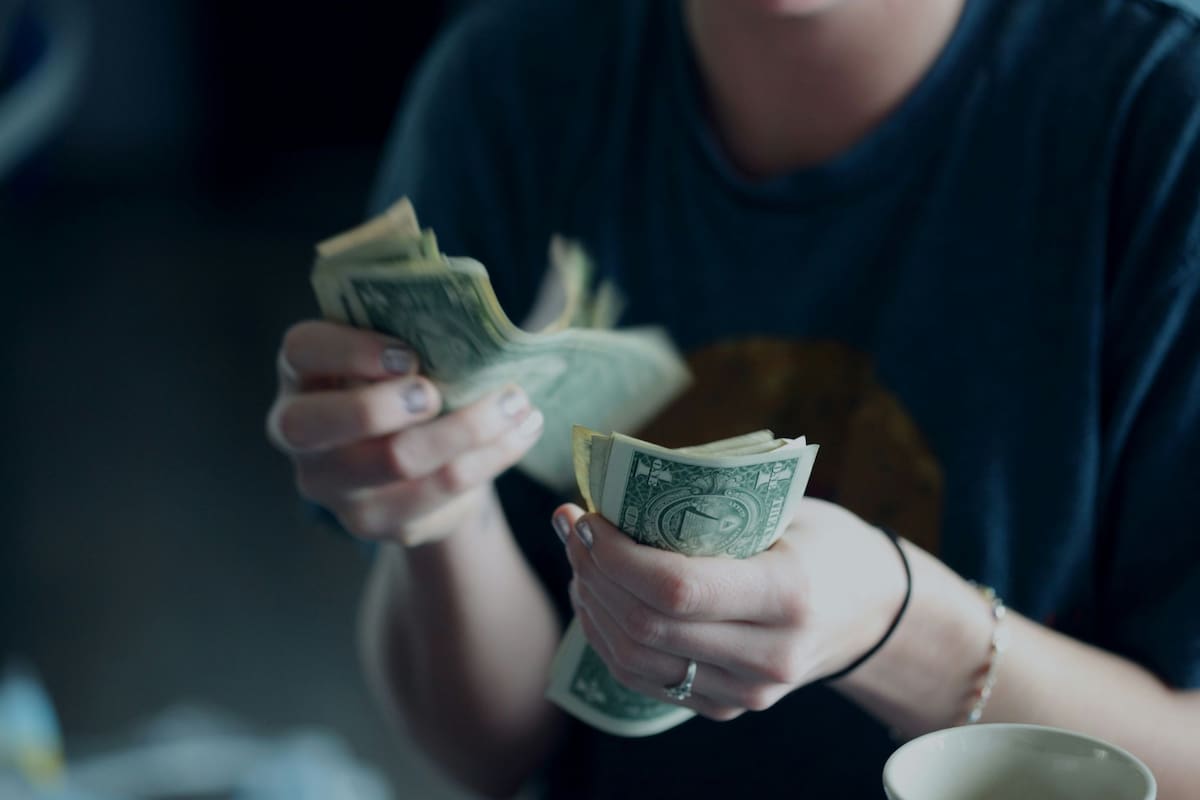 La cotización del dólar oficial y el blue este domingo 13 de julio