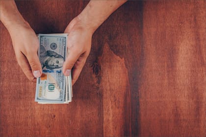 La cotización del dólar oficial y el blue este domingo 15 de febrero