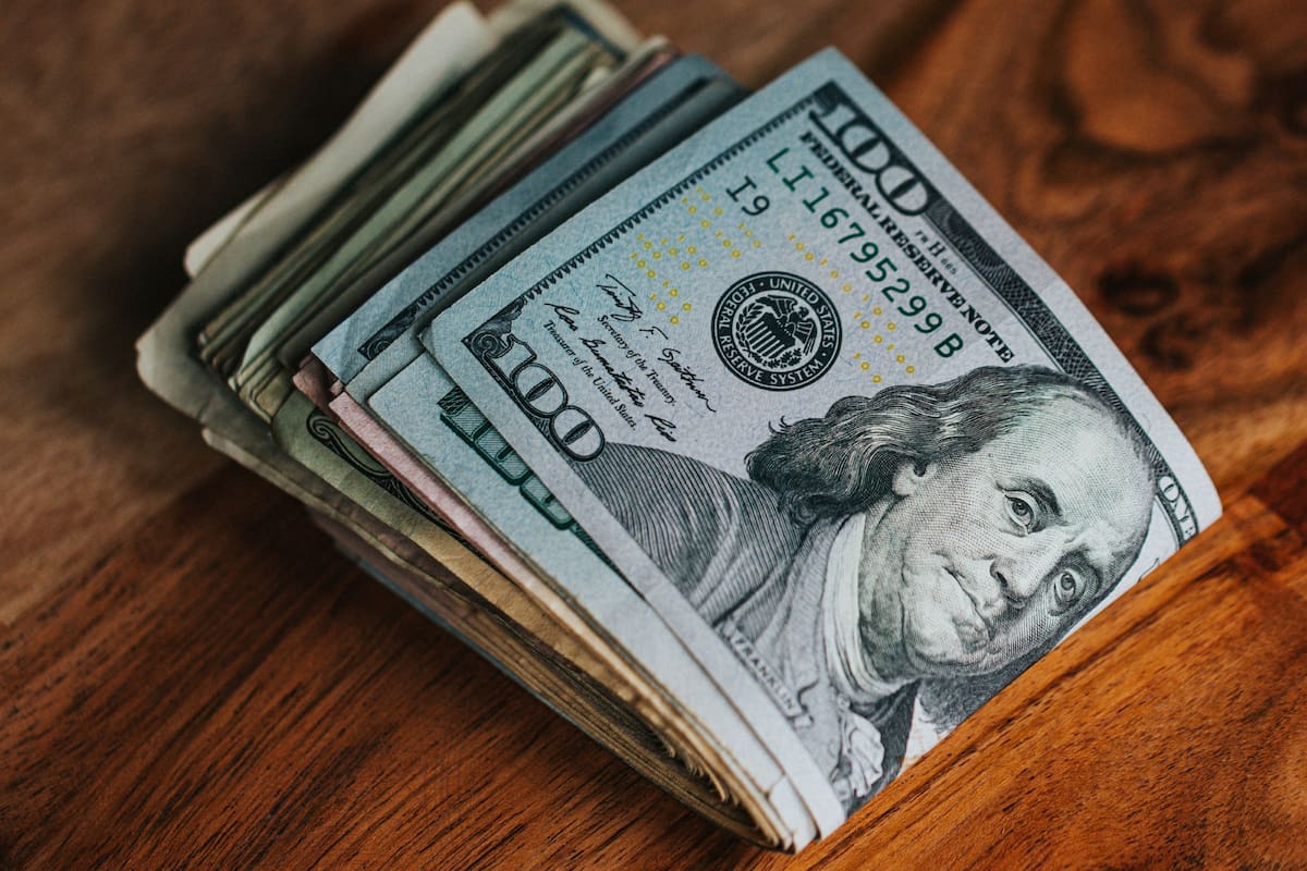La cotización del dólar oficial y el dólar blue este martes 21 de febrero