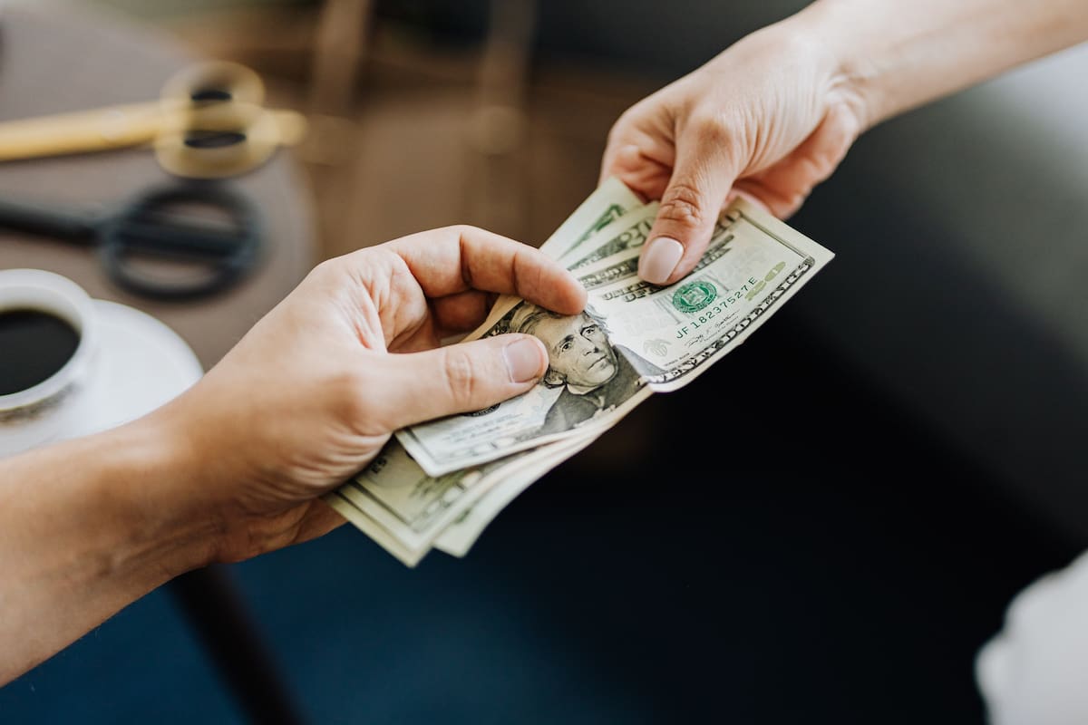 La cotización minuto a minuto del dólar blue y el oficial este lunes 20 de marzo