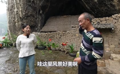 La creadora de contenido entrevistó a Yang para que le cuente sobre su modo de vida (Foto: Youtube Qingyunji)