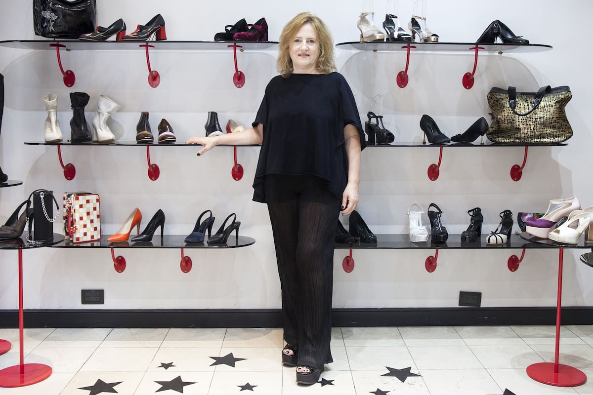 La creadora de diseños de alta costura exhibirá las claves de su proceso de confección de calzado