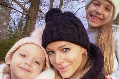Evangelina Anderson junto a sus hijas Emma y Lola