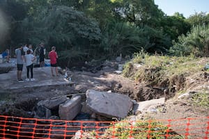 La crecida del agua en Paraná destruyó una vivienda familiar y se llevó a las víctimas.