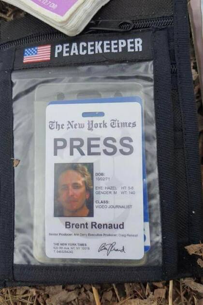 La credencial que fue encontrada junto al cuerpo del periodista