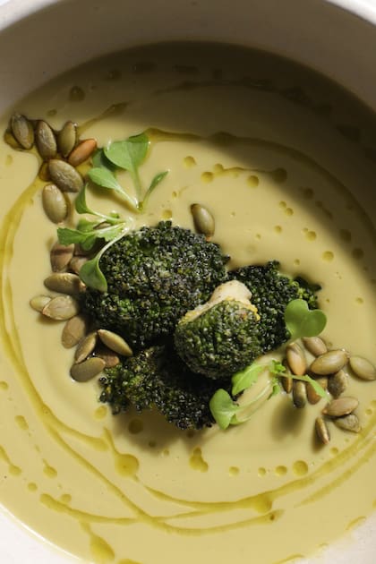 La crema verde de Mudrá es una fiesta de sabores naturales y saludables.