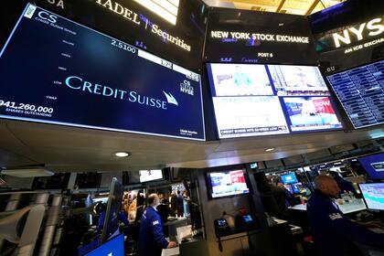 La crítica situacióndel Credit Suisse afectó los mercados mundiales. (Photo by TIMOTHY A. CLARY / AFP)