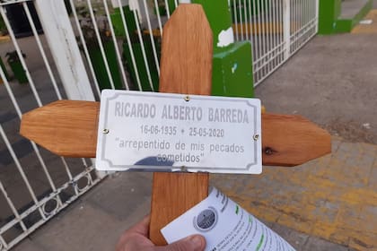La cruz de la tumba de Ricardo Barreda