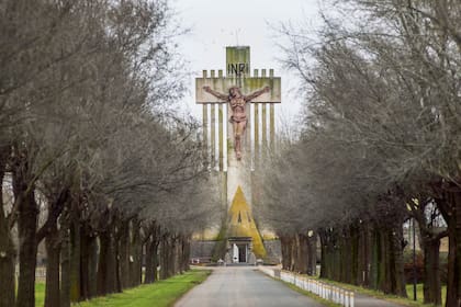La cruz de Laprida mide 33 metros de alto