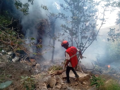 La Cruz Roja de Kenia informó que las labores de búsqueda y recuperación se vieron obstaculizadas por las dificultades del terreno y un incendio activo en el lugar del impacto