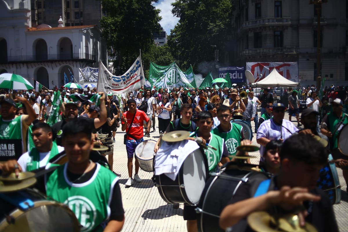 La CTA-T y la CTA-A junto a la UTEP, Sindicatos de la CGT, sectores Pymes, agrupaciones políticas y Organismos de DDHH, realizan una Jornada Federal de Lucha en todo el país.
TAGS: marcha de organizaciones sociales; Política; Cta; Organizaciones sociales; jornada federal de lucha;