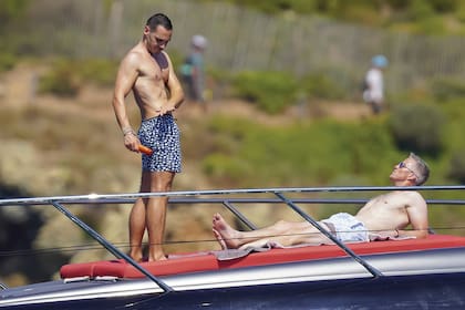 La cubierta del barco se convirtió en el mejor lugar para tomar sol.