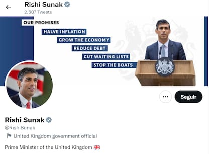 La cuenta del primer ministro británico, Rishi Sunak, tiene una insignia plateada.