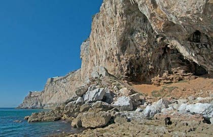 La cueva de Gorham está conectada a otras tres colindantes y conforma el antiguo refugio de los neandertales que habrían sobrevivido hasta hace 24.000 años