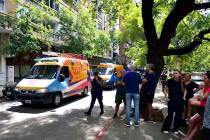 La cuidadora de la mujer mayor a quien estaba robando escapó de los delincuentes y llamó a Emergencias