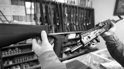 La culata "bump stock" que multiplica la repetición del rifle semiautomático