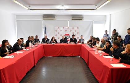 La cumbre de la UCR en la que la cúpula se declaró neutral de cara al balotaje