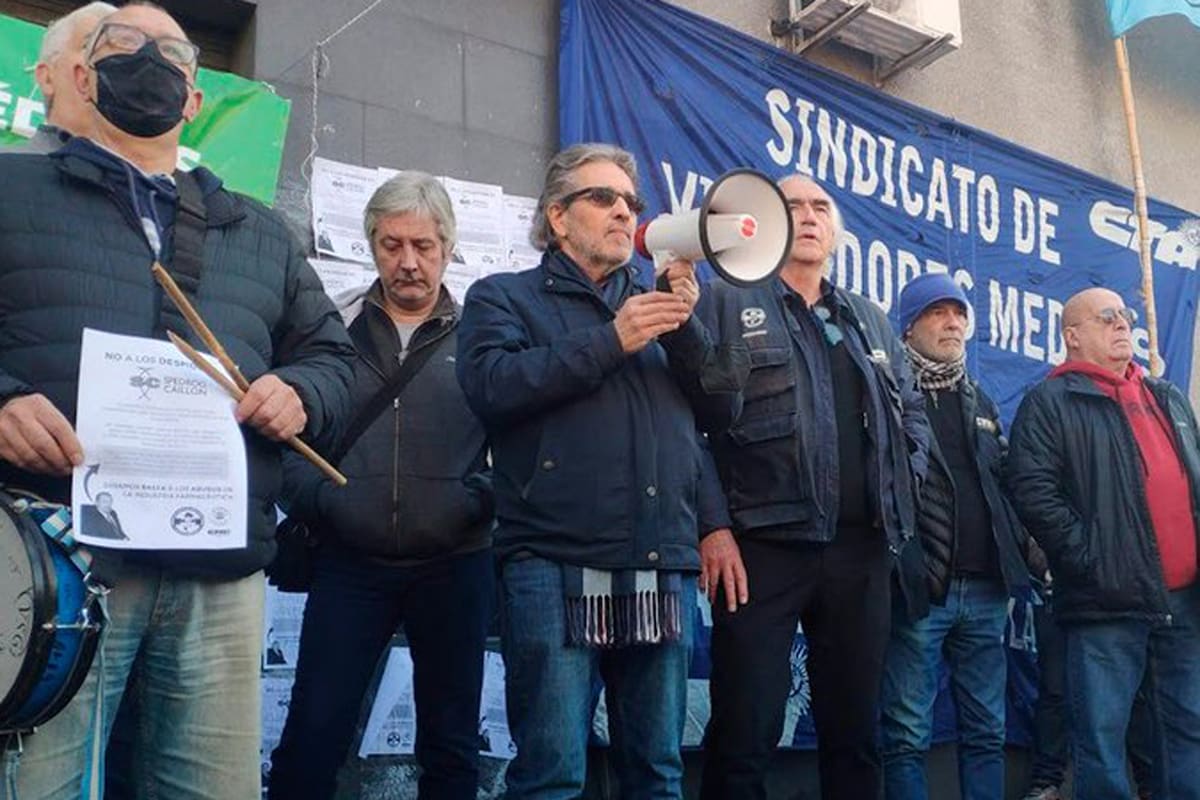 La cúpula del gremio de los visitadores médicos protesta porque un laboratorio despidió a 18 trabajadores al día siguiente que terminó la doble indemnización