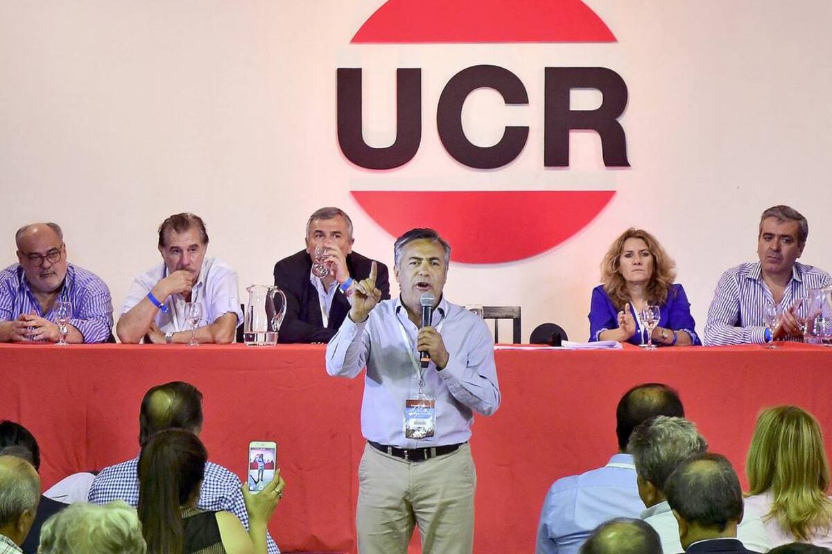 La cúpula del partido, encabezada por el gobernador Alfredo Cornedo, formalizó la convocatoria a la reunión en la que se definirá su política de alianzas