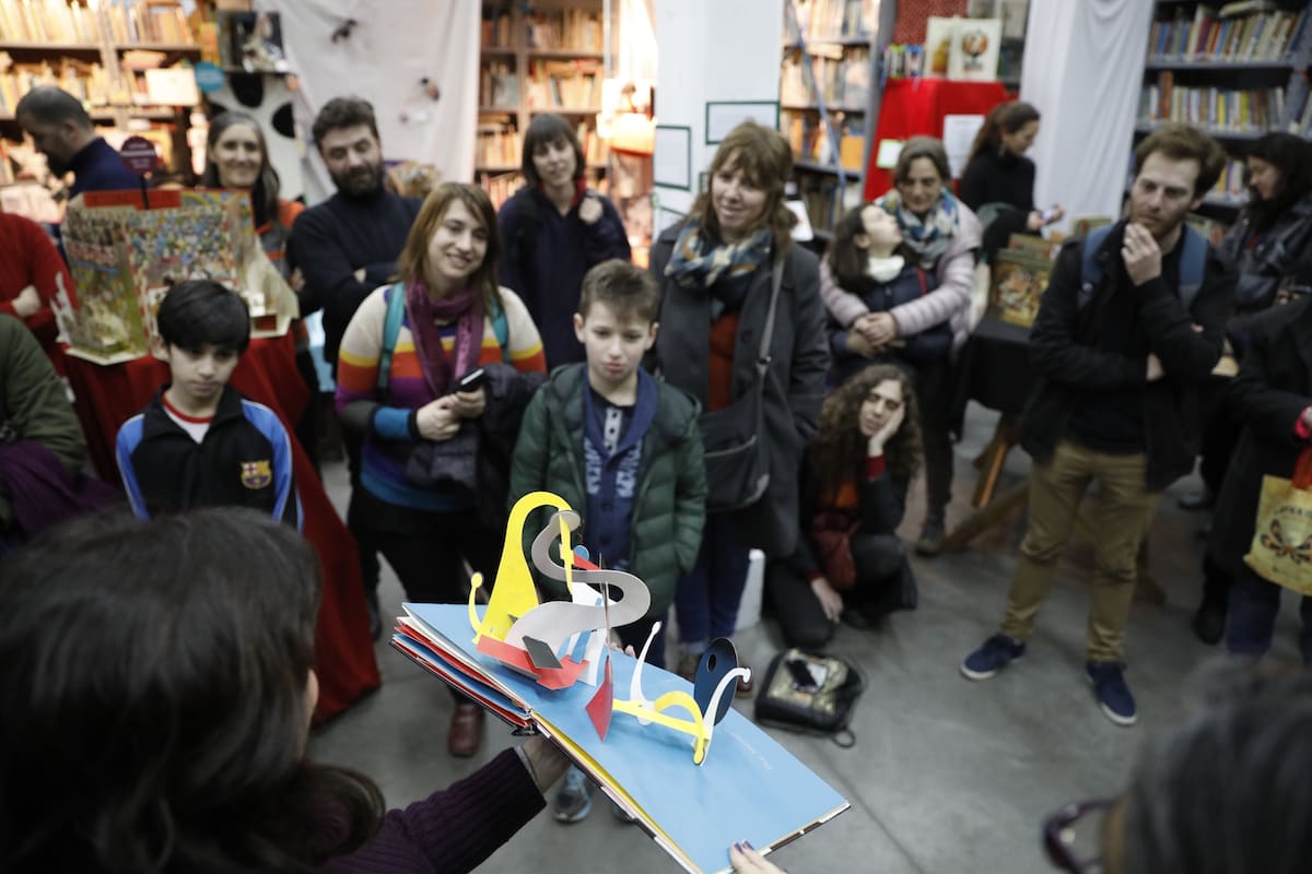 La curadora María Laura Migliarino, en la inauguración