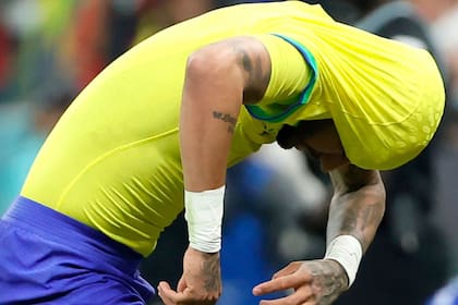 La curiosa jugada que terminó con Neymar sin camiseta ante Serbia