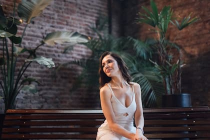 La dama y su pensamiento, bien podría ser la protagonista de algún soneto shakespeariano