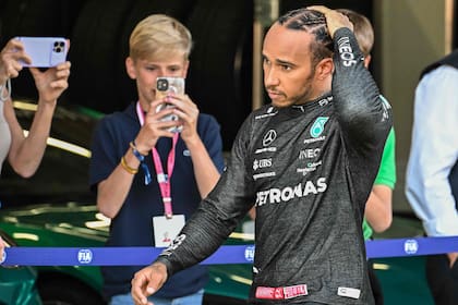 La decepción de Lewis Hamilton consigo, después de despistarse en el circuito de Spielberg, Austria.