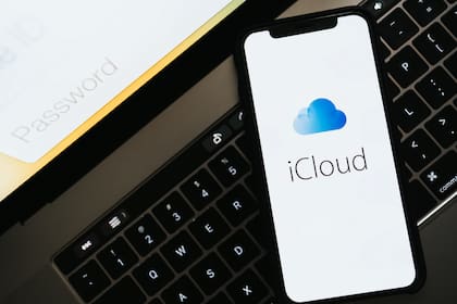 La decisión de Apple de implementar un sistema de escaneo de imágenes en su servicio iCloud para detectar imágenes de abuso sexual infantil reabrió el debate sobre la propiedad de los contenidos digitales almacenados en la Nube