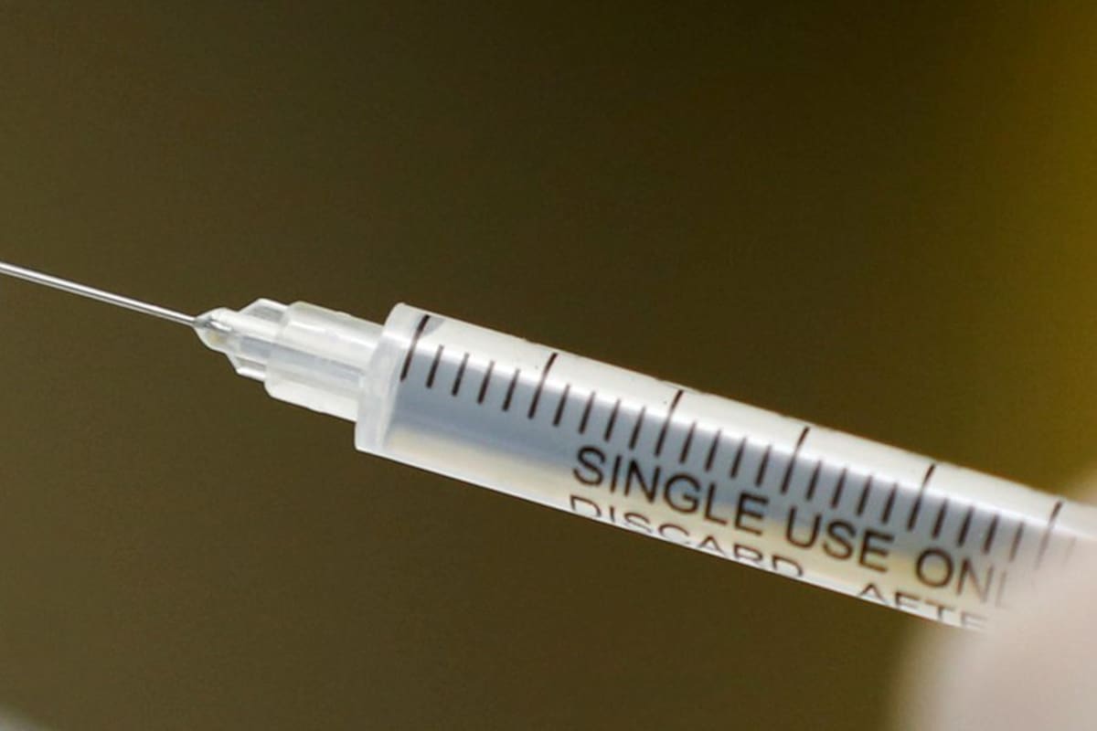 La decisión de Johnson & Johnson se asemeja a la interrupción que realizó AstraZeneca en septiembre.