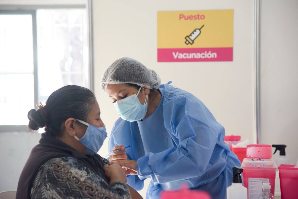 La decisión de vacunar a los trabajadores de comedores y merenderos depende de cada provincia, según informaron a LA NACION en el Ministerio de Salud