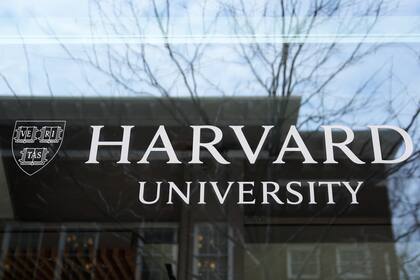 La decisión del gobierno de Trump de revocar el programa SEVP afecta directamente a miles de estudiantes internacionales