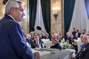 La decisión del Senado coincidió con la cena de camaradería que Alberto Fernández compartió con las Fuerzas Armadas