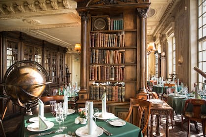 La decoración del Café Pushkin de Moscú busca recrear la elegancia del siglo XVIII.
